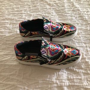 Steven Madden Geary Floral Embroidered sneaker